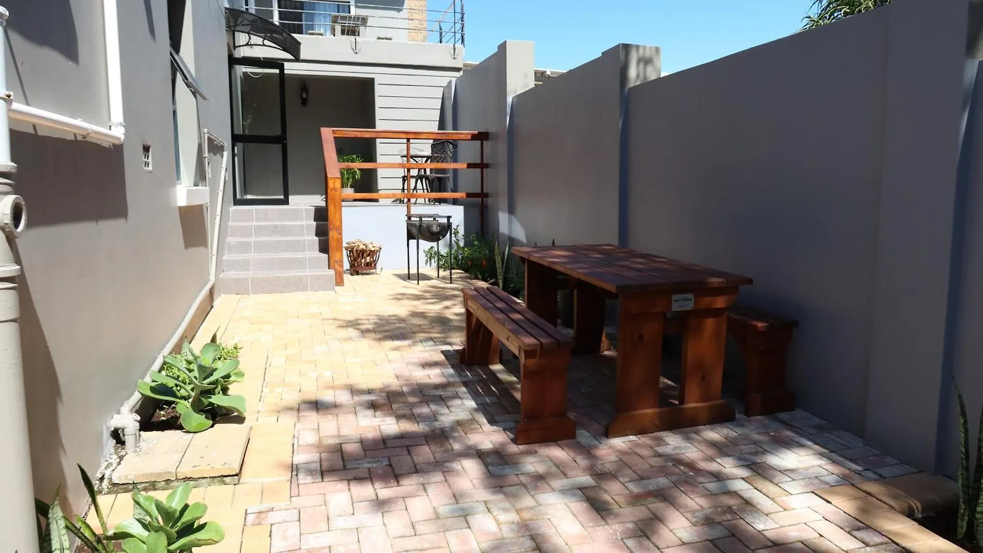 Apartment Weaver Lane Country Escape - The Bandit Porcupine Port Elizabeth