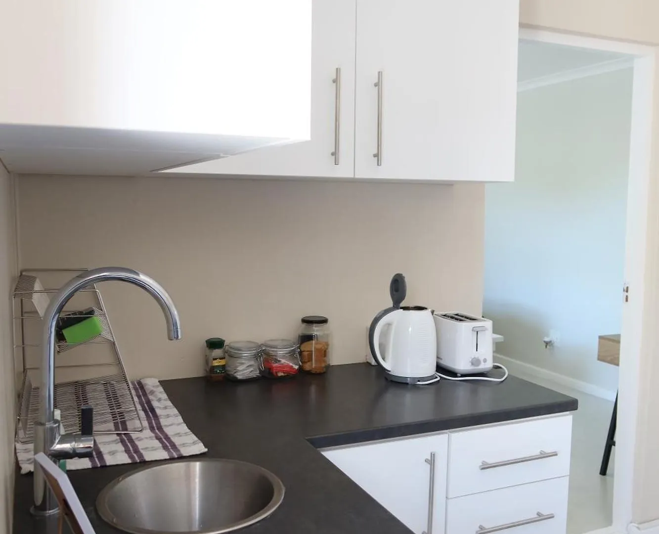 Apartment Weaver Lane Country Escape - The Bandit Porcupine Port Elizabeth South Africa